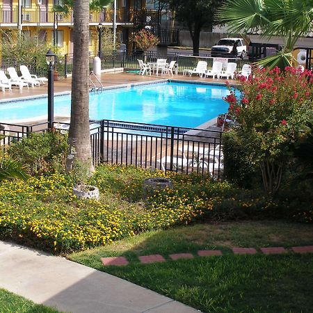 Americas Best Value Inn Laredo Facilities photo