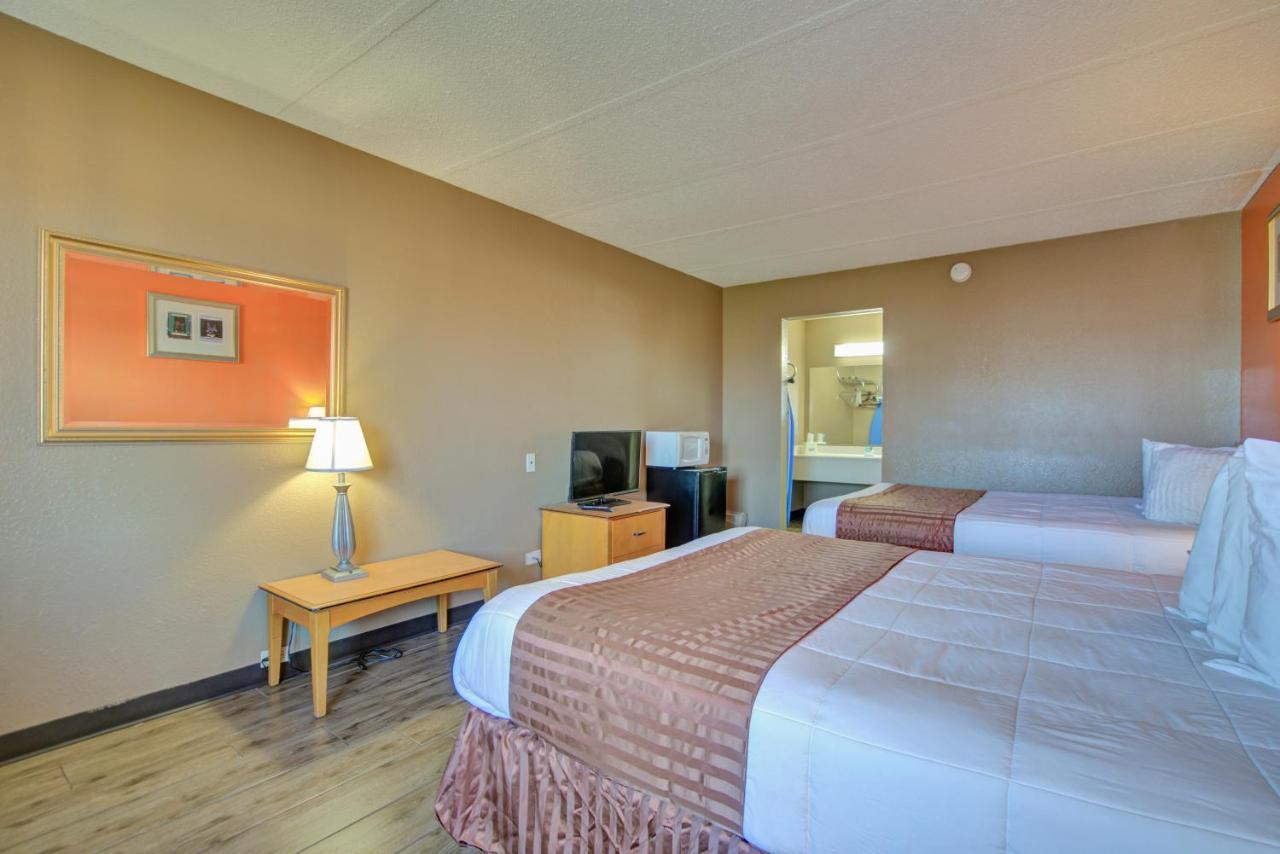 Americas Best Value Inn Laredo Exterior photo