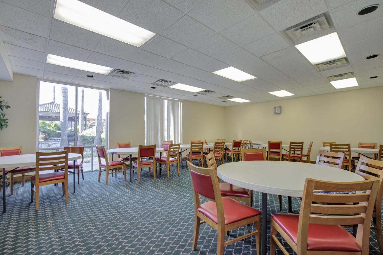Americas Best Value Inn Laredo Exterior photo