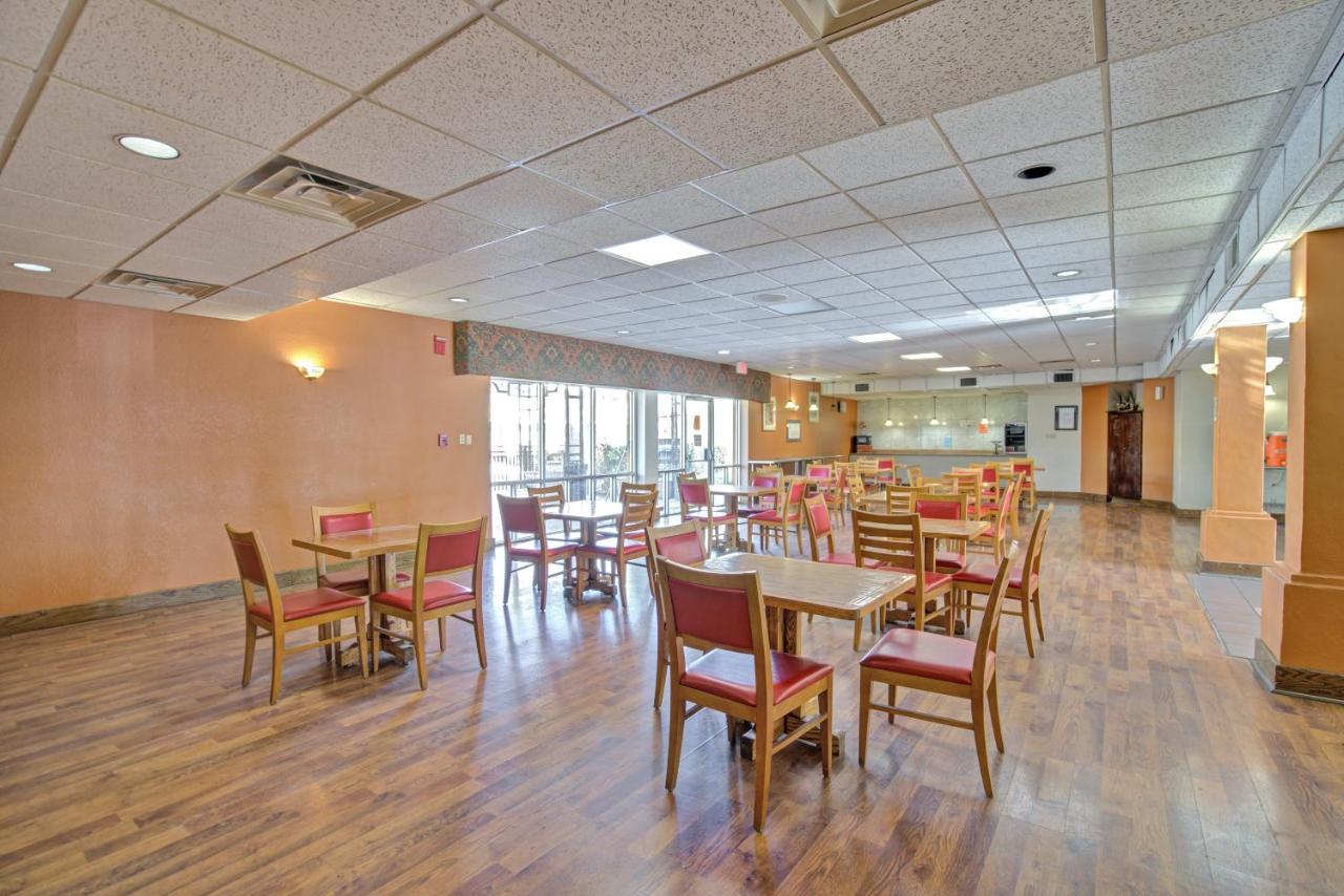 Americas Best Value Inn Laredo Exterior photo