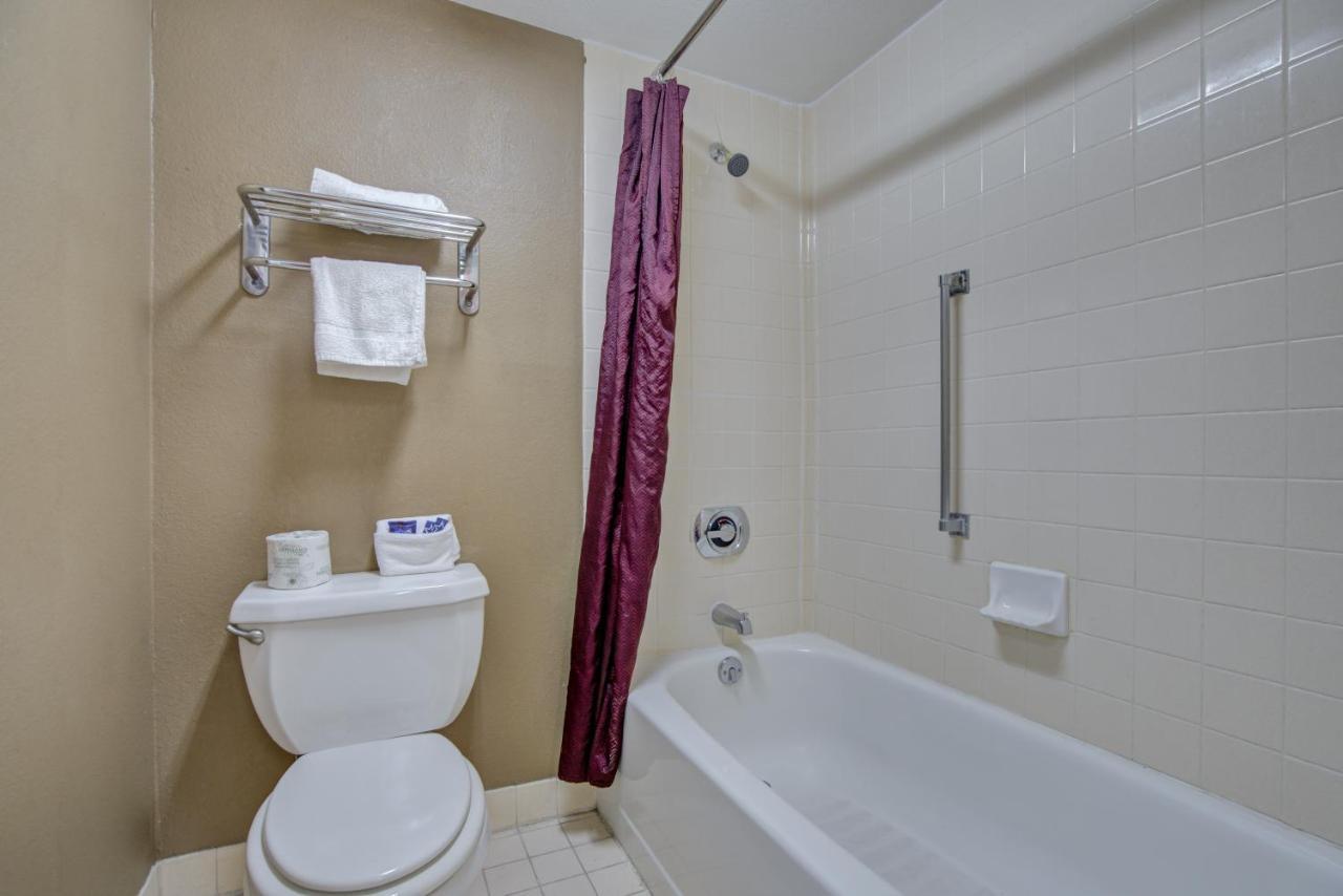 Americas Best Value Inn Laredo Exterior photo