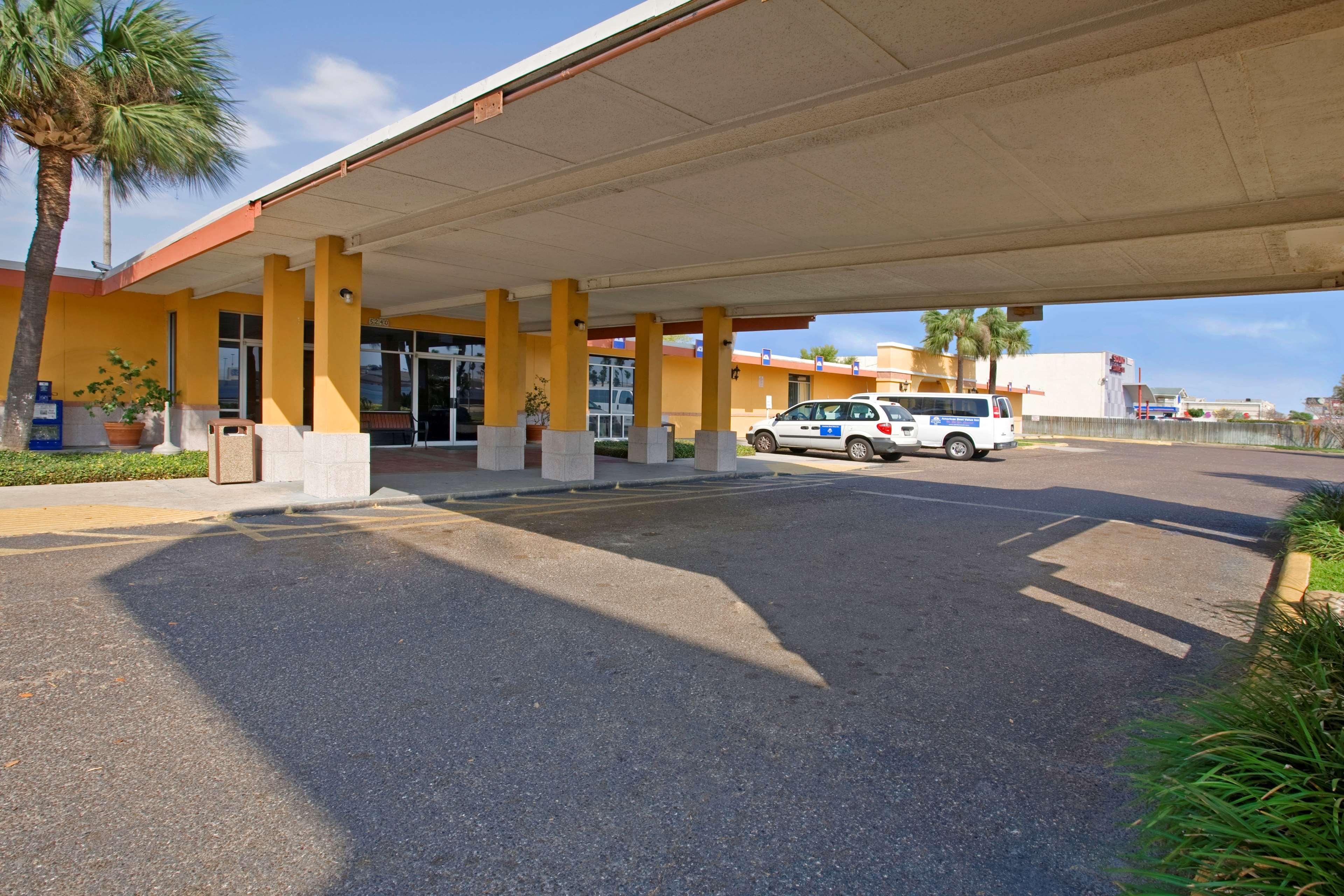 Americas Best Value Inn Laredo Exterior photo