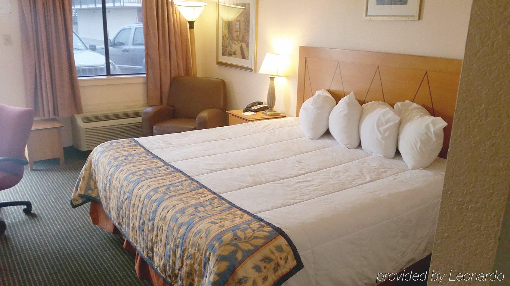 Americas Best Value Inn Laredo Exterior photo