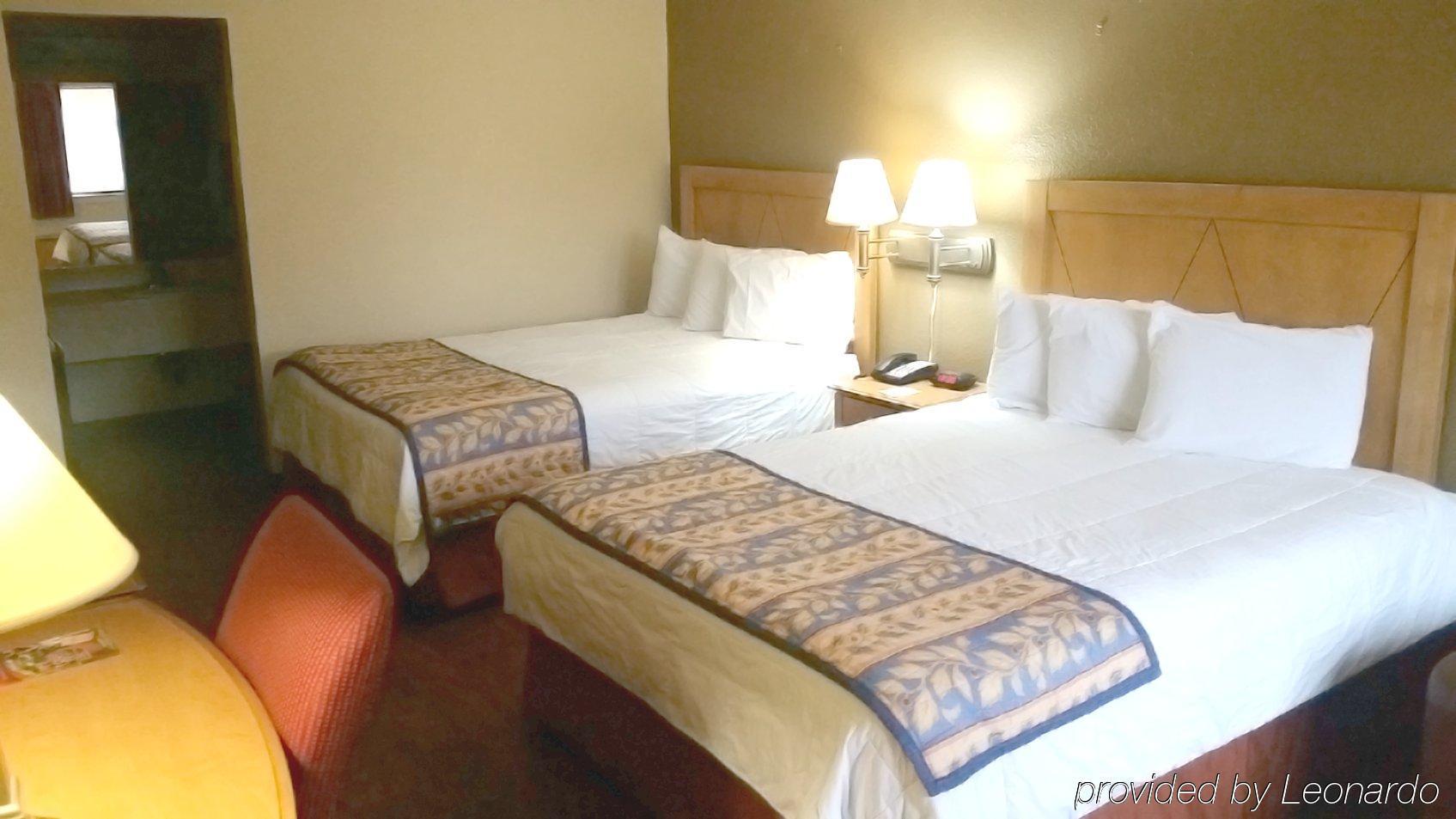 Americas Best Value Inn Laredo Exterior photo