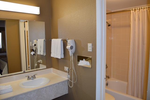Americas Best Value Inn Laredo Exterior photo