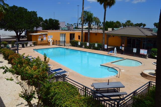 Americas Best Value Inn Laredo Exterior photo