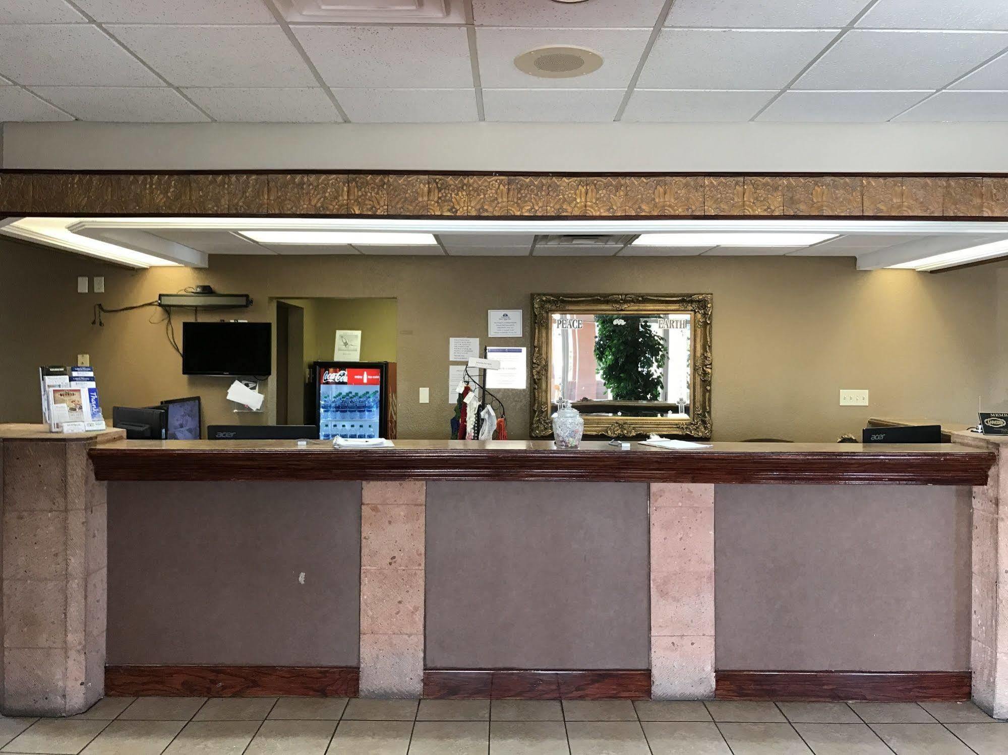 Americas Best Value Inn Laredo Exterior photo