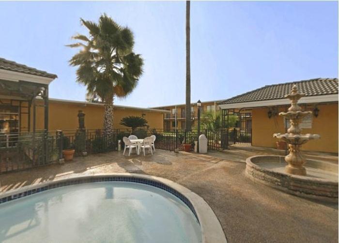 Americas Best Value Inn Laredo Exterior photo