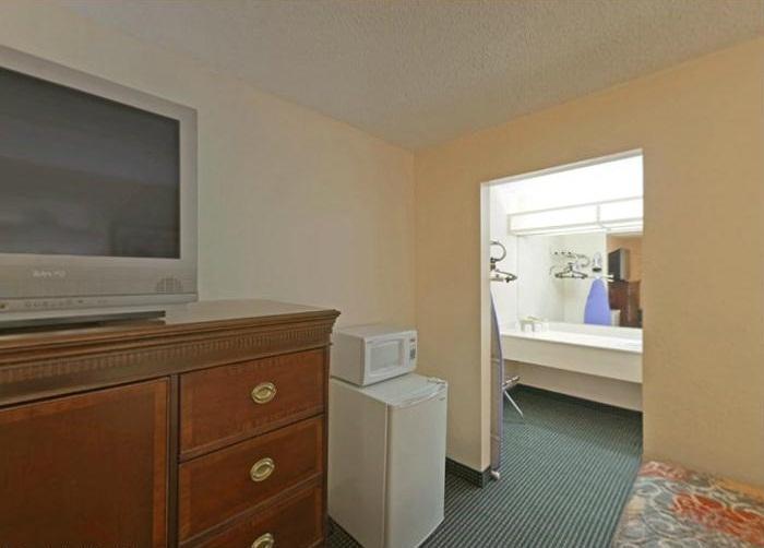 Americas Best Value Inn Laredo Exterior photo