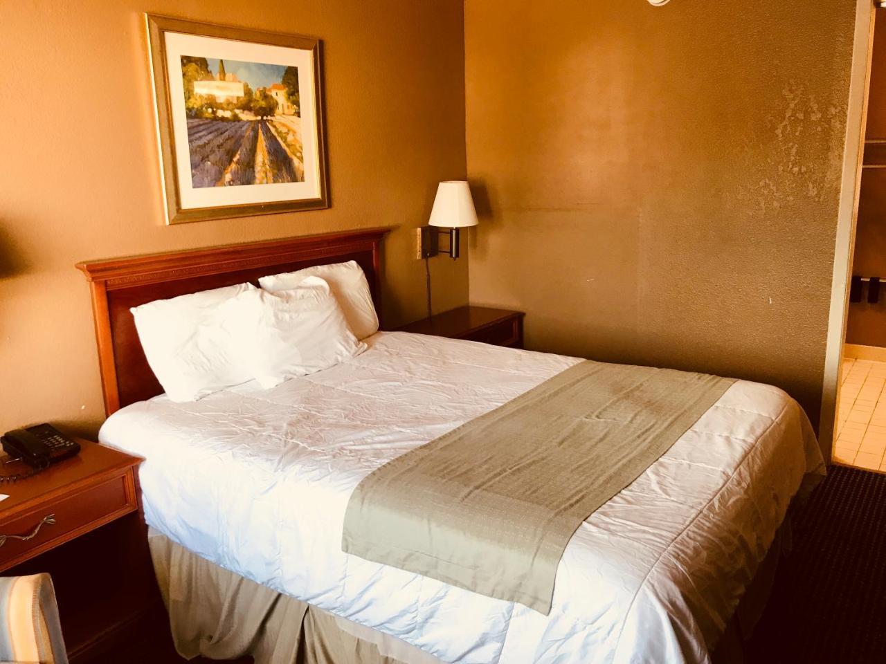 Americas Best Value Inn Laredo Exterior photo