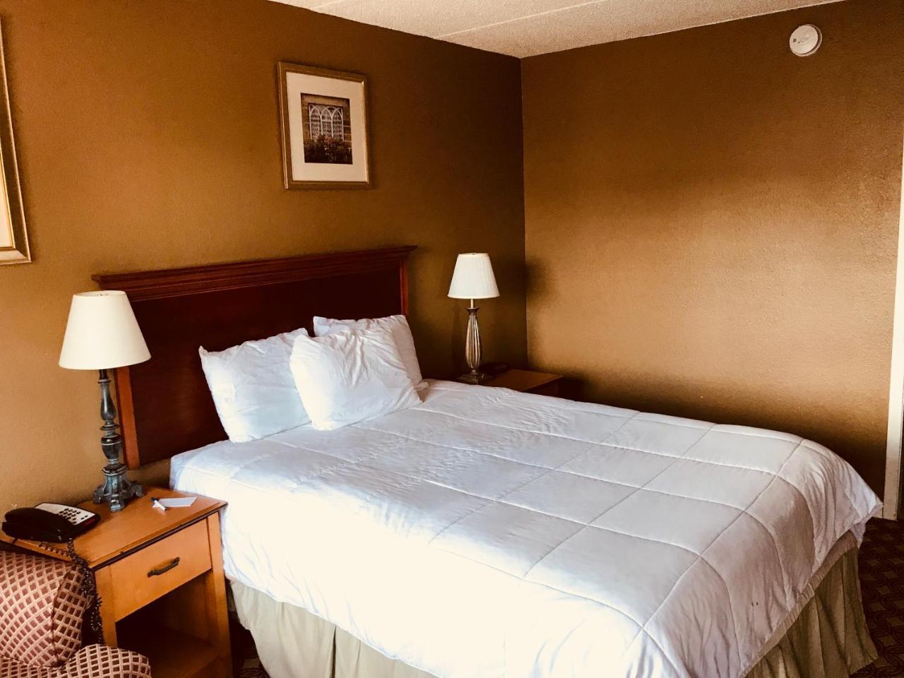 Americas Best Value Inn Laredo Exterior photo