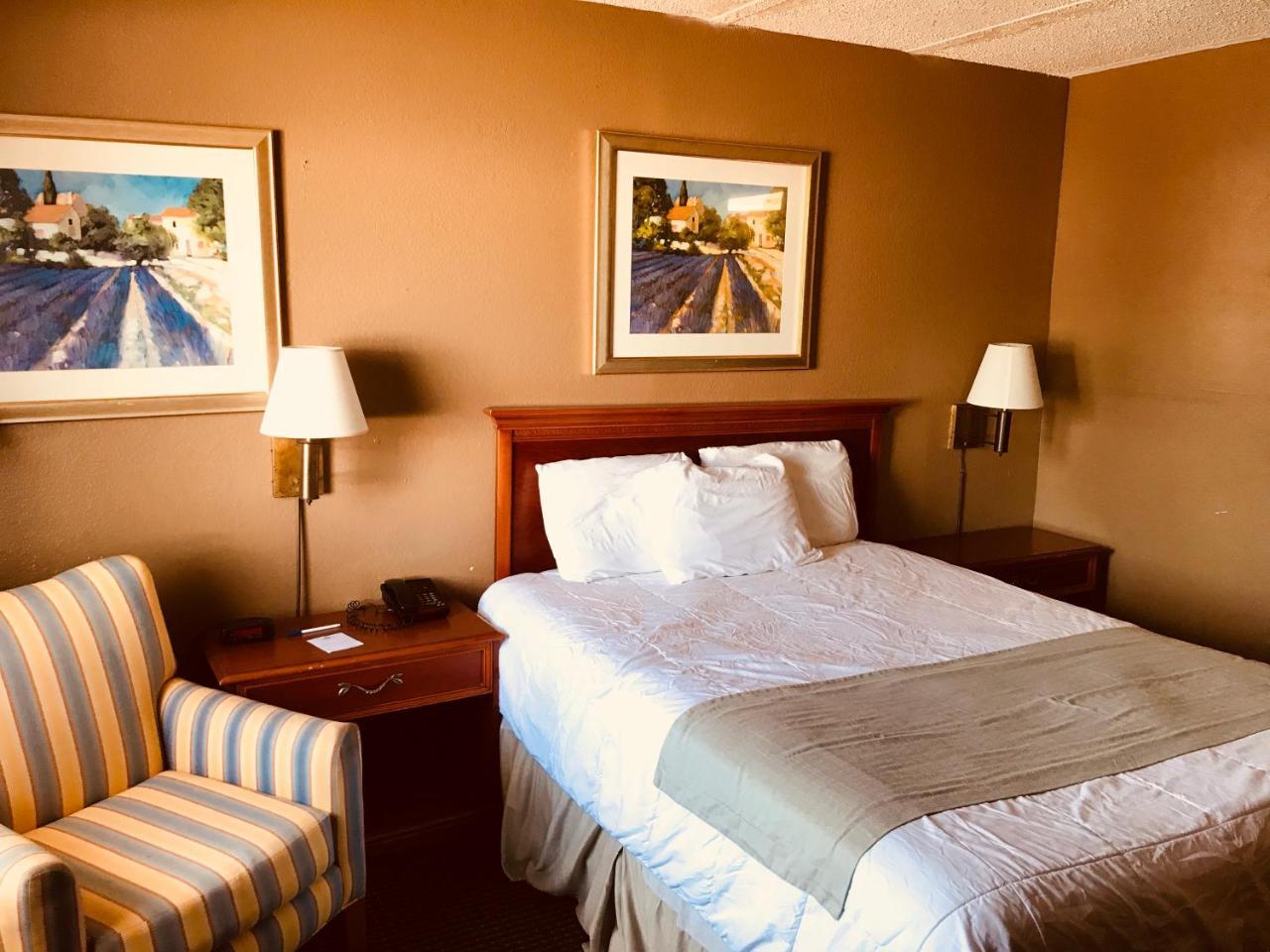 Americas Best Value Inn Laredo Exterior photo