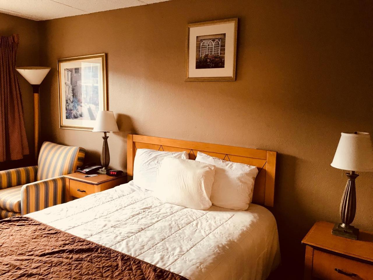 Americas Best Value Inn Laredo Exterior photo